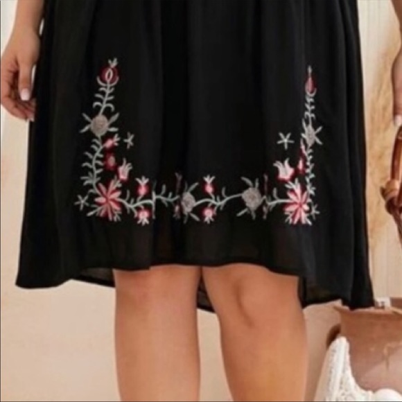 Plus Boho Floral Embroidered Smock Dress - Picture 5 of 5